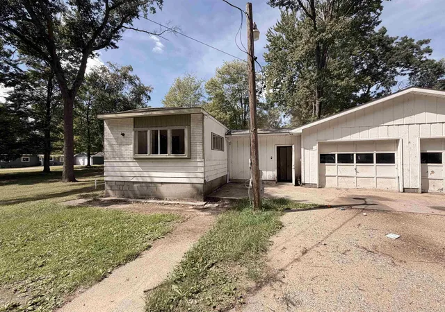 Photo 2 of Sale Pending at 2303 W Edgewood St, Farwell, MI 48622 | MLS# 50219812 | Listing updated on 2026-09-11