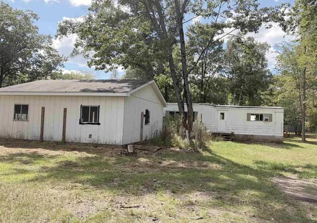 Photo 3 of Sale Pending at 2303 W Edgewood St, Farwell, MI 48622 | MLS# 50219812 | Listing updated on 2026-09-11
