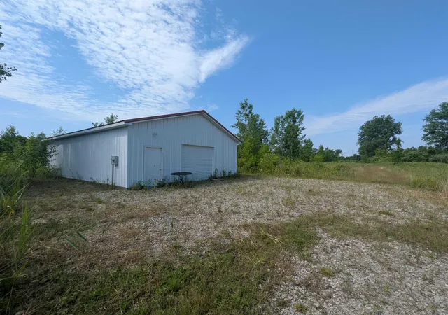 Homes for sale in Au Gres, MI | 866 S Tonkey Rd, Au Gres, MI 48703 | MLS# 80060705
