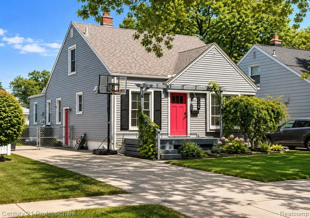 Photo 3 of Sale Pending at 1246 West Blvd, Berkley, MI 48072 | MLS# 61018629 | Listing updated on 2026-08-24
