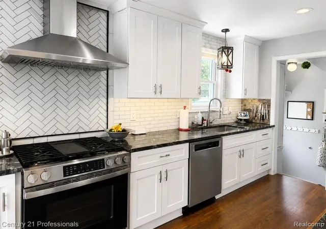 Photo 5 of Sale Pending at 1246 West Blvd, Berkley, MI 48072 | MLS# 61018629 | Listing updated on 2026-08-24