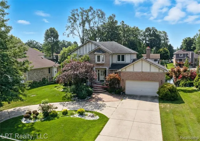1st image of 1142 E South Blvd, Troy, MI 48085 1064 | MLS# 60925285