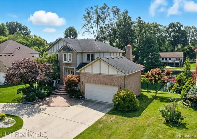 2nd image of 1142 E South Blvd, Troy, MI 48085 1064 | MLS# 60925285