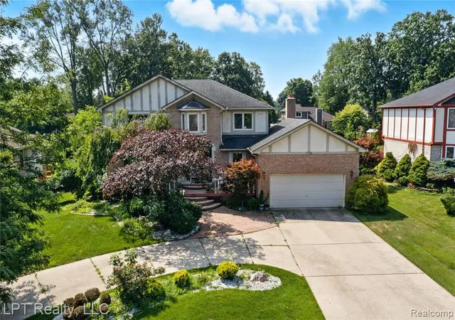 4th image of 1142 E South Blvd, Troy, MI 48085 1064 | MLS# 60925285