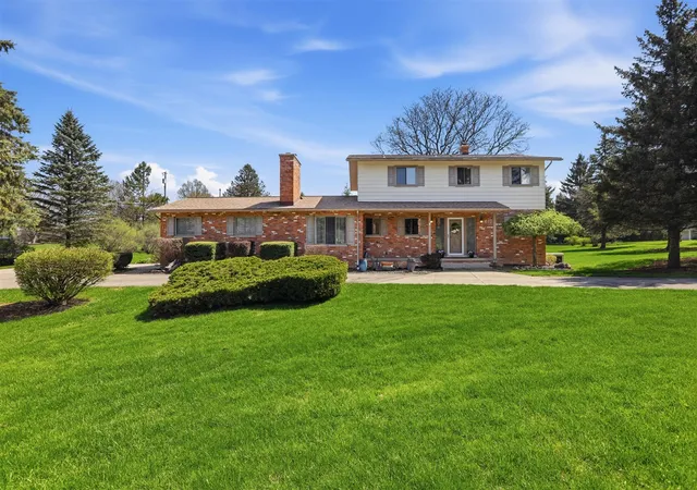 1st image of 612 Dunross Dr, Milford, MI 48381 | MLS# 70526761