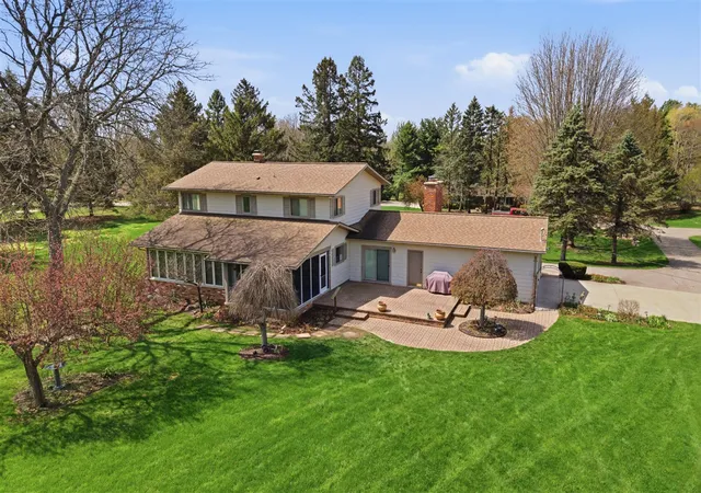 2nd image of 612 Dunross Dr, Milford, MI 48381 | MLS# 70526761