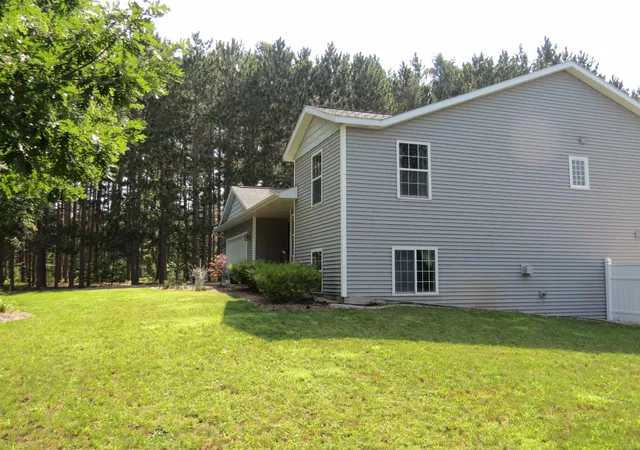 3rd image of 10763 Sweet Lilac Ln, Interlochen, MI 49643 | MLS# 80072343