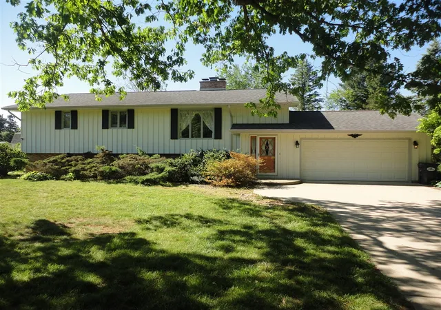1st image of 8711 Riverbend Dr, South Haven, MI 49090 | MLS# 70541333