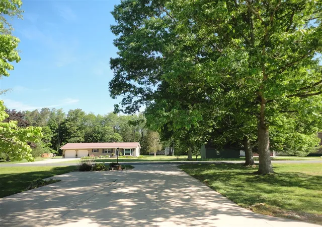 3rd image of 8711 Riverbend Dr, South Haven, MI 49090 | MLS# 70541333