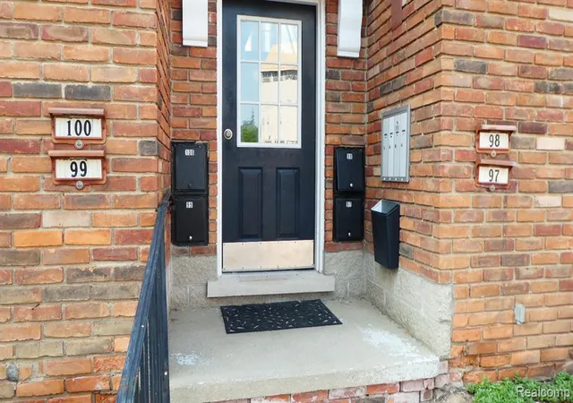 Listing Photo 3 - Condo for sale in building located at 31831 Grand River Ave, Farmington, MI 48336 - Unit #99