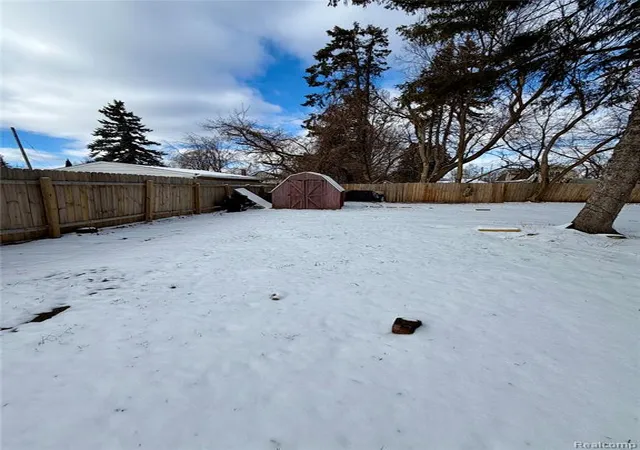 8th image of 1310 Alvord Ave, Flint, MI 48507 | MLS# 60975769