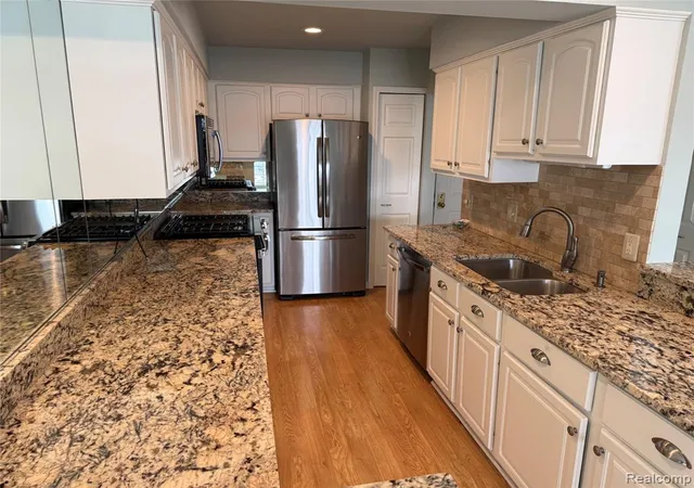 2nd image of 3553 Port Cove Dr #34, Waterford, MI 48328 | MLS# 60977105