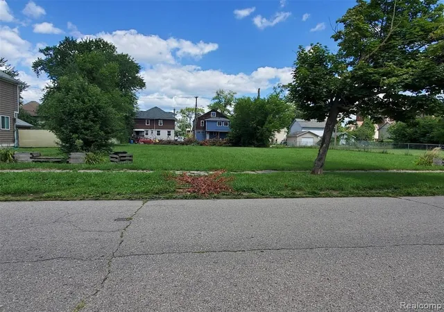 2nd image of 690 W Philadelphia St, Detroit, MI 48202 | MLS# 60349390