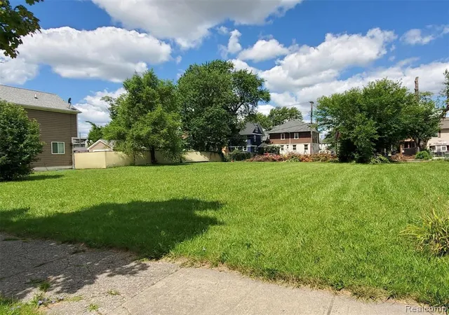 3rd image of 690 W Philadelphia St, Detroit, MI 48202 | MLS# 60349390