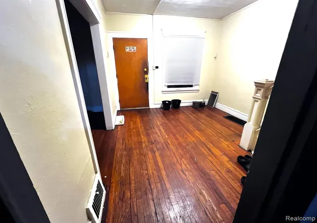 2nd image of 1497 Harding St, Detroit, MI 48214 | MLS# 60141948