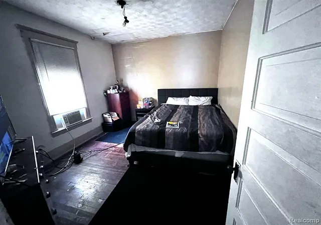 5th image of 1497 Harding St, Detroit, MI 48214 | MLS# 60141948