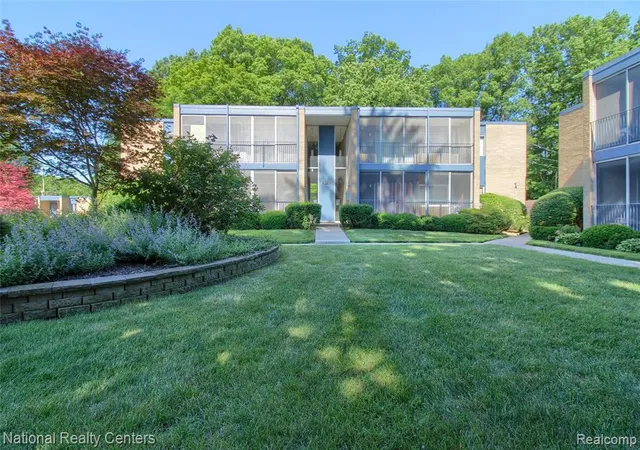 Homes for sale in Livonia, MI | 16547 Middlebelt Rd #6, Livonia, MI 48154 | MLS# 61002653