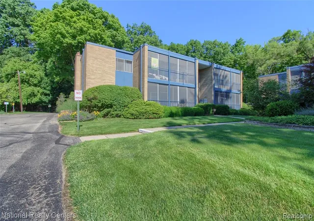 Homes for sale in Livonia, MI | 16547 Middlebelt Rd #6, Livonia, MI 48154 | MLS# 61002653