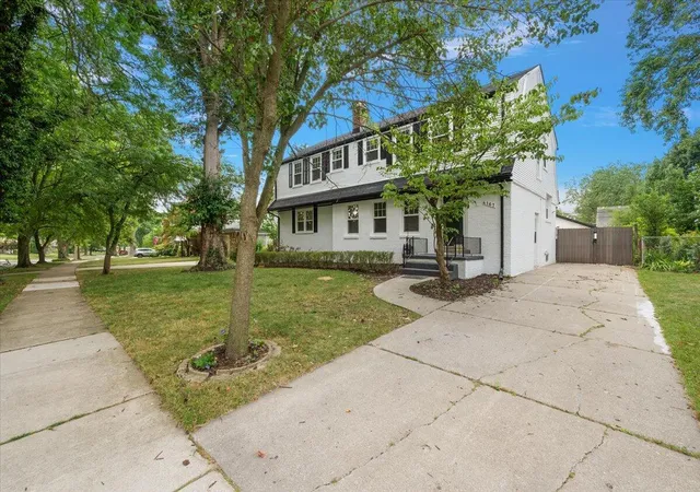 2nd image of 4167 Arlington Dr, Royal Oak, MI 48073 | MLS# 70553065