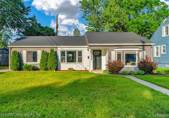 Homes for sale in Port Huron, MI | 3444 Maple St, Port Huron, MI 48060 | MLS# 61005727