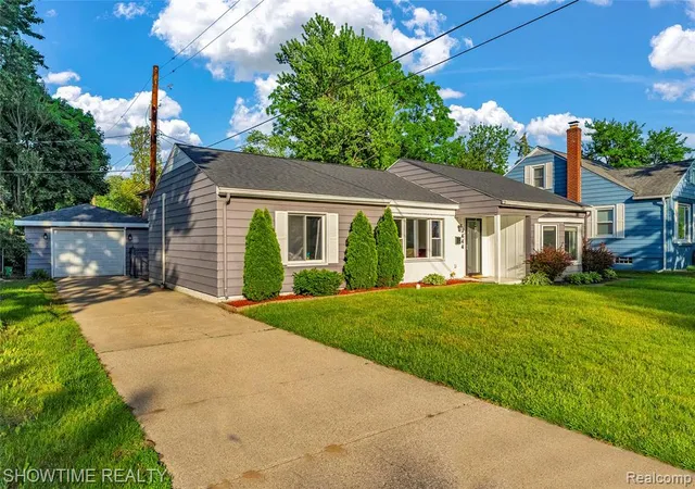 Homes for sale in Port Huron, MI | 3444 Maple St, Port Huron, MI 48060 | MLS# 61005727