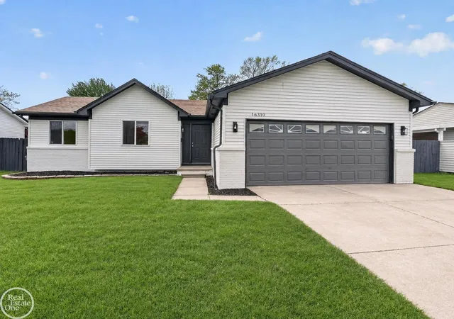 Homes for sale in Roseville, MI | 16310 E 11 Mile Rd, Roseville, MI 48066 | MLS# 50206507