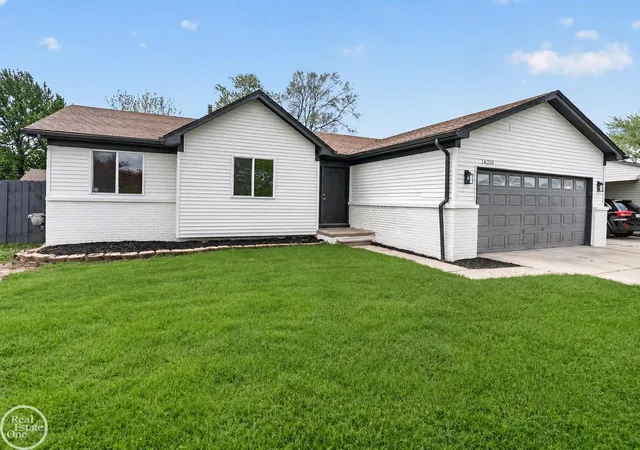 Homes for sale in Roseville, MI | 16310 E 11 Mile Rd, Roseville, MI 48066 | MLS# 50206507