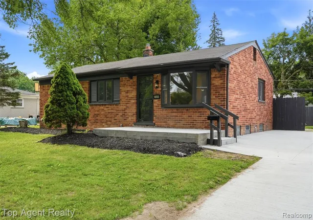 Photo 2 of Sale Pending at 23040 Shiell St, Clinton Township, MI 48035 1898 | MLS# 61001387 | Listing updated on 2026-09-02