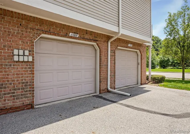 Homes for sale in Shelby Township, MI | 11325 N Woods Dr, Shelby Township, MI 48317 | MLS# 61007441