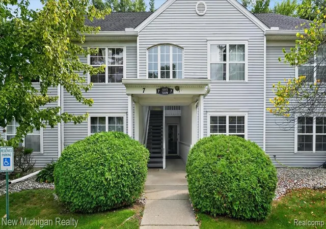 Photo 1 of Sale Pending at 12372 Saint Andrews Wy, Fenton, MI 48430 8819 | MLS# 61025302 | Listing updated on 2026-09-04