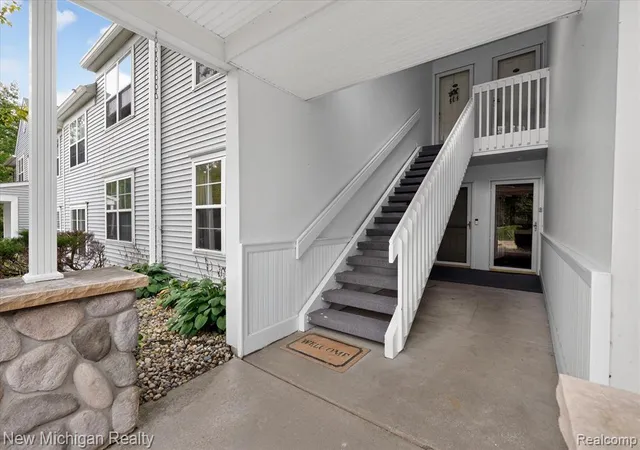 Photo 2 of Sale Pending at 12372 Saint Andrews Wy, Fenton, MI 48430 8819 | MLS# 61025302 | Listing updated on 2026-09-04