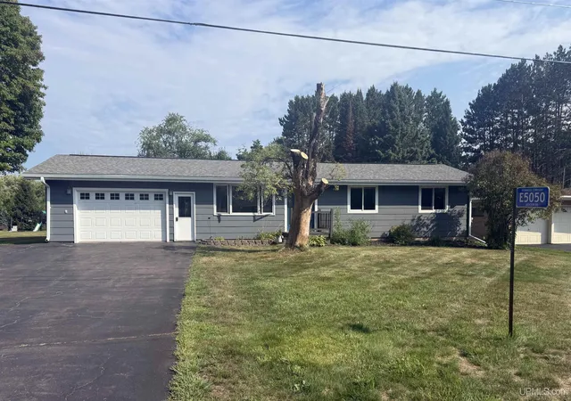 Photo 2 of Single family home for sale at 5050 E Jackson Rd, Ironwood, MI 49938 | MLS# 50219983 | Listing updated on 2026-09-21