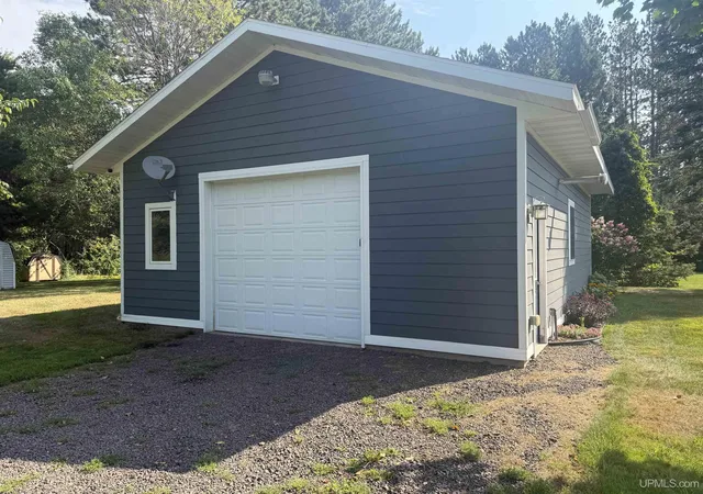 Photo 3 of Single family home for sale at 5050 E Jackson Rd, Ironwood, MI 49938 | MLS# 50219983 | Listing updated on 2026-09-21