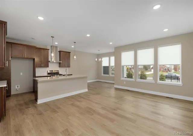 3rd image of 807 Balmoral Ln, Troy, MI 48085 | MLS# 61007520