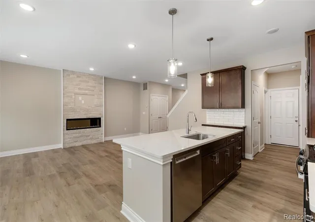 5th image of 807 Balmoral Ln, Troy, MI 48085 | MLS# 61007520