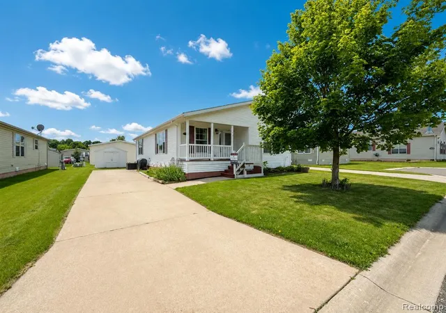 Homes for sale in South Lyon, MI | 11224 Nearbrook Ct, South Lyon, MI 48178 | MLS# 60975980