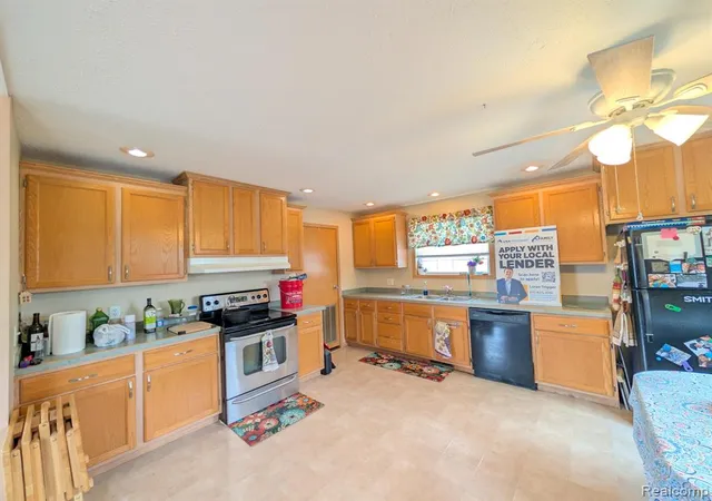 Homes for sale in South Lyon, MI | 11224 Nearbrook Ct, South Lyon, MI 48178 | MLS# 60975980