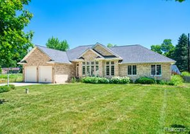 Photo 2 of Sale Pending at 5382 Meadowlawn Rd, Fowlerville, MI 48836 9368 | MLS# 61008327 | Listing updated on 2026-08-28