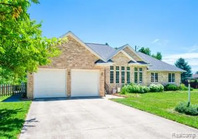 Photo 3 of Sale Pending at 5382 Meadowlawn Rd, Fowlerville, MI 48836 9368 | MLS# 61008327 | Listing updated on 2026-08-28
