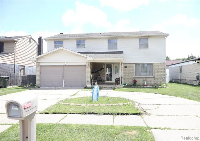 2nd image of 39552 Forbes Dr, Sterling Heights, MI 48310 | MLS# 61004774