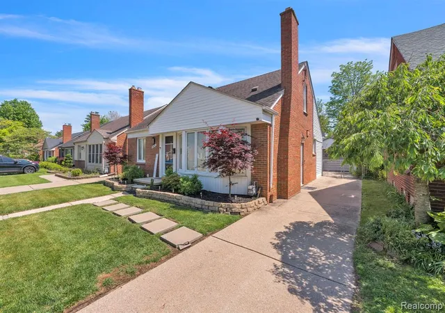 Photo 5 of Single Family Residence at 23241 Oak St, Dearborn, MI 48128 | MLS# 60996049 |  | Sold on 2026-07-08