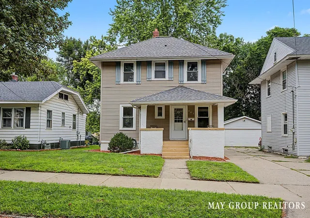 Photo 3 of Single family home for sale at 143 Burr Oak St, Grand Rapids, MI 49505 | MLS# 70552234 | Listing updated on 2026-09-17