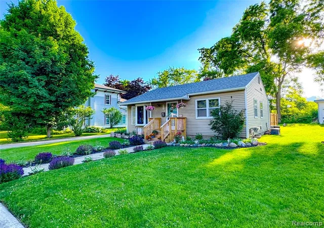 Homes for sale in Howell, MI | 610 N Barnard St, Howell, MI 48843 | MLS# 61005196