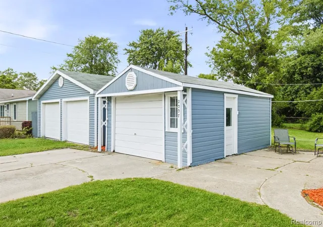 Homes for sale in Port Huron, MI | 2007 Hancock St, Port Huron, MI 48060 | MLS# 61006141