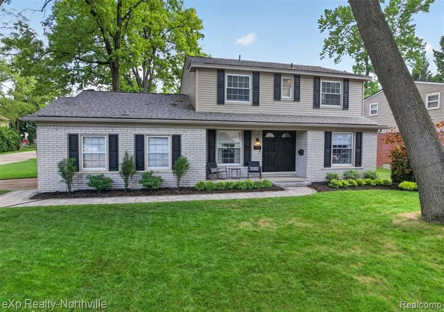 1st image of 33083 Broadmoor Ct, Livonia, MI 48154 | MLS# 61001274