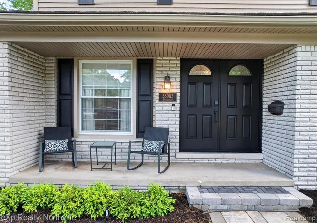 3rd image of 33083 Broadmoor Ct, Livonia, MI 48154 | MLS# 61001274