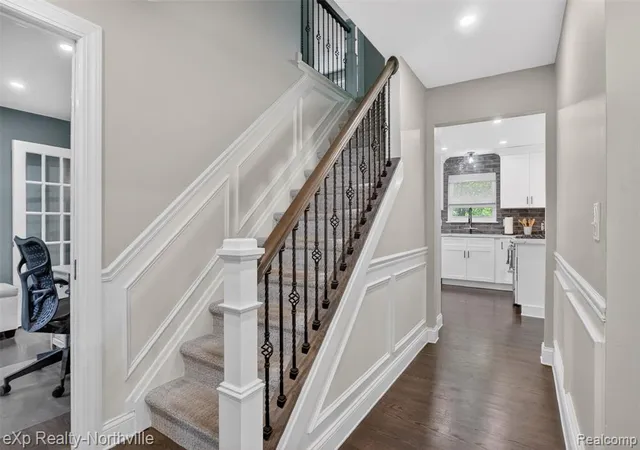 4th image of 33083 Broadmoor Ct, Livonia, MI 48154 | MLS# 61001274