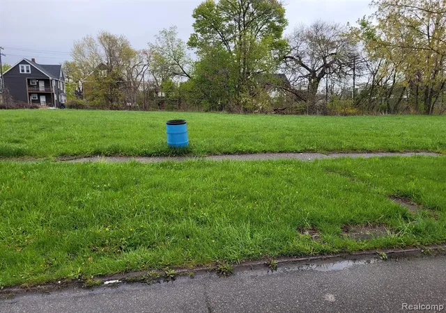 2nd image of 2194 Field St, Detroit, MI 48214 2339 | MLS# 60967883