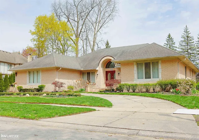 Photo 2 of Sale Pending at 53710 Wellington Dr, Shelby Township, MI 48315 | MLS# 50205326 | Listing updated on 2026-07-13