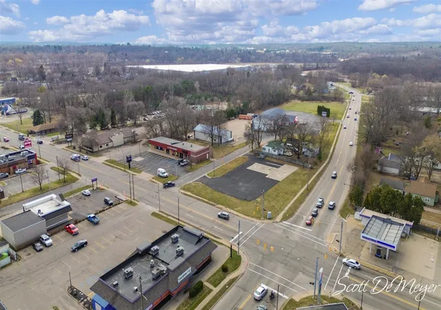 4th image of 100 W Marks St, Greenville, MI 48838 | MLS# 70522107